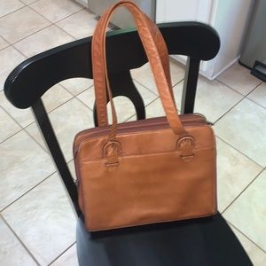 Vintage brown leather briefcase - built in organizers. Good condition